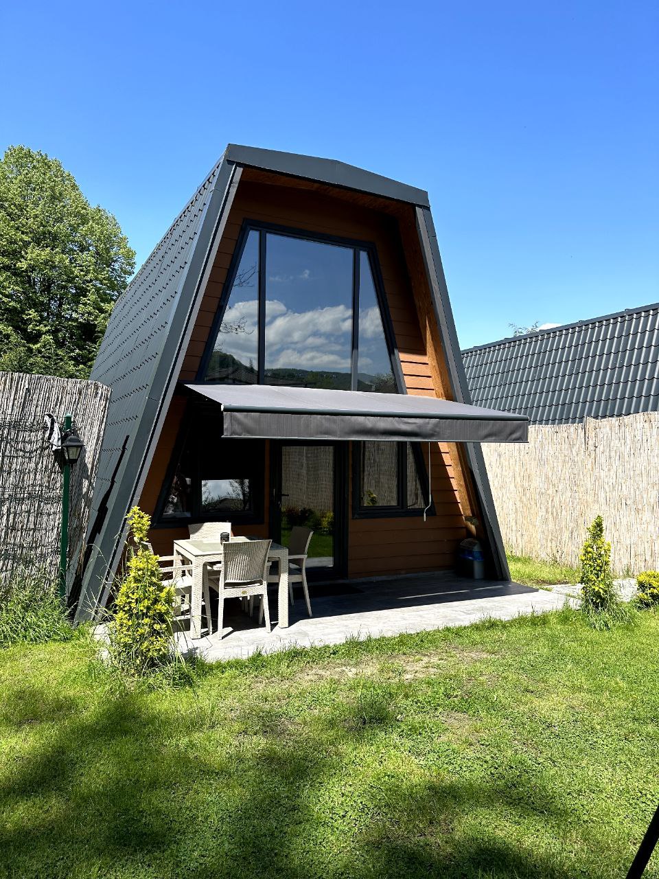 listing card gallery