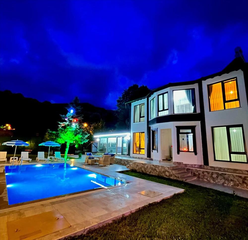 listing card gallery