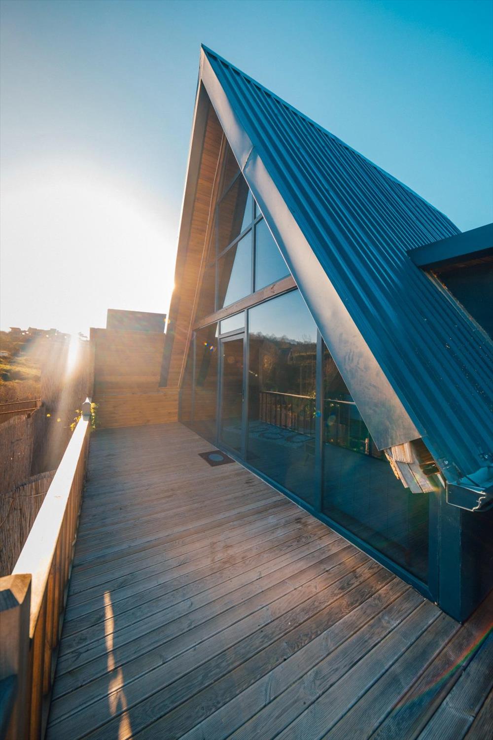 listing card gallery