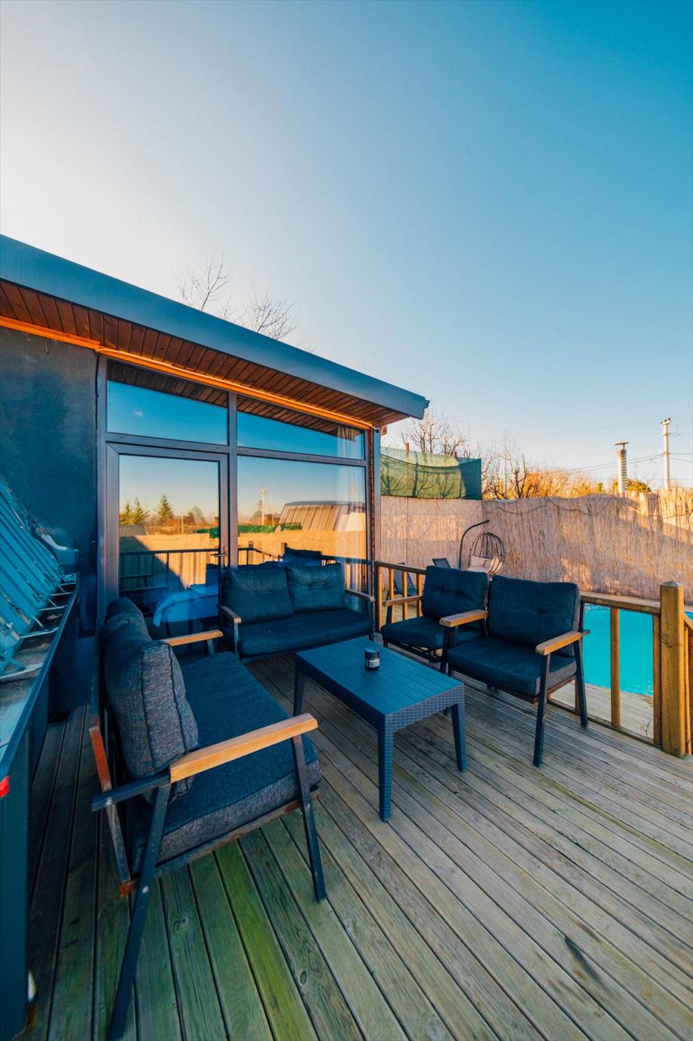 listing card gallery