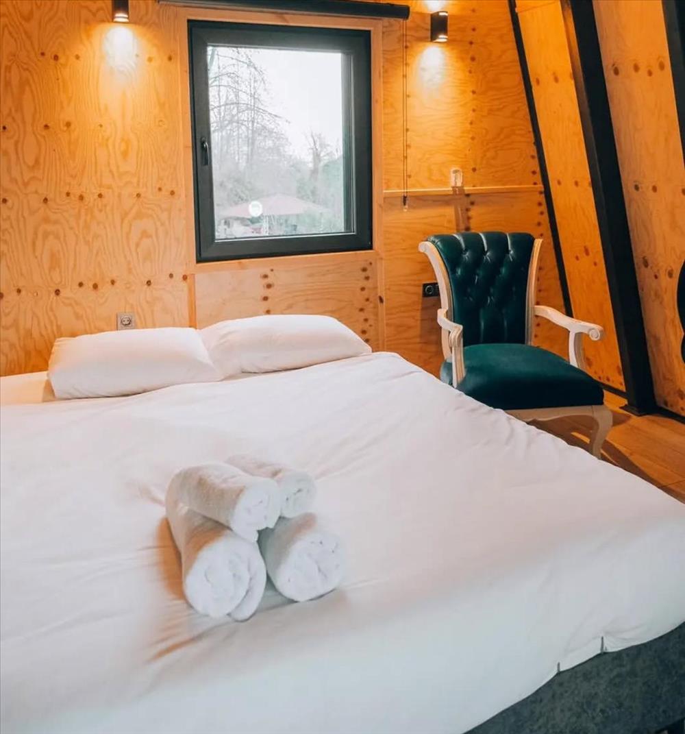 listing card gallery