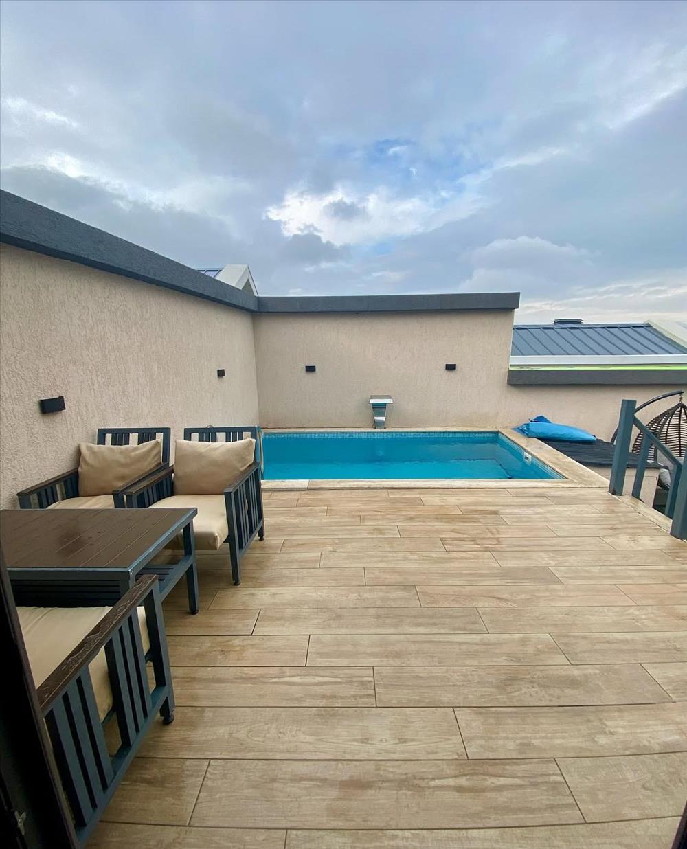 listing card gallery