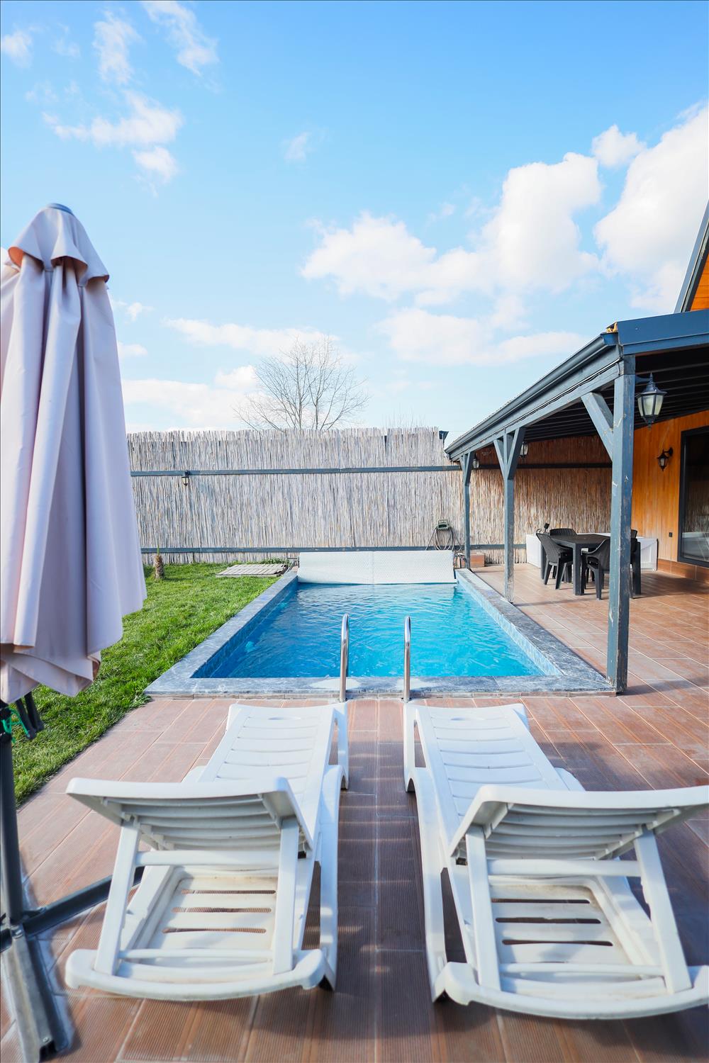 listing card gallery