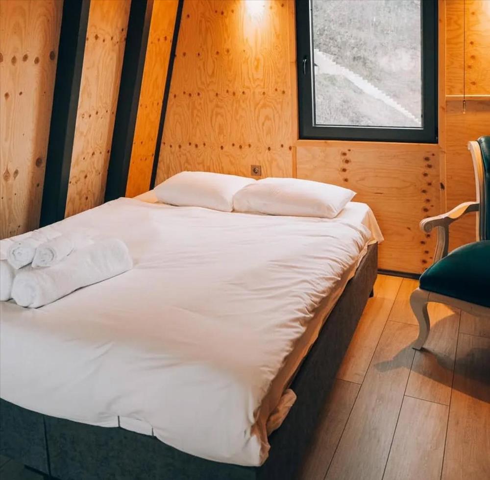 listing card gallery