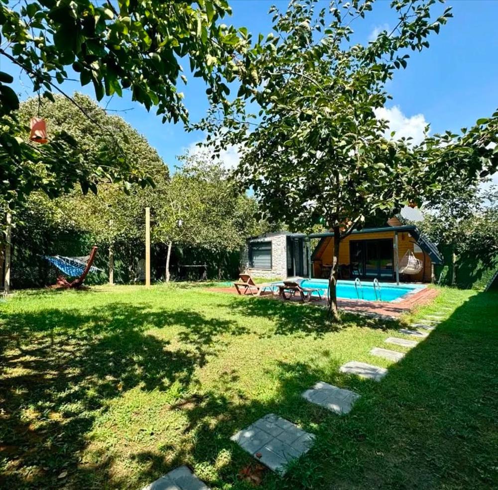 listing card gallery