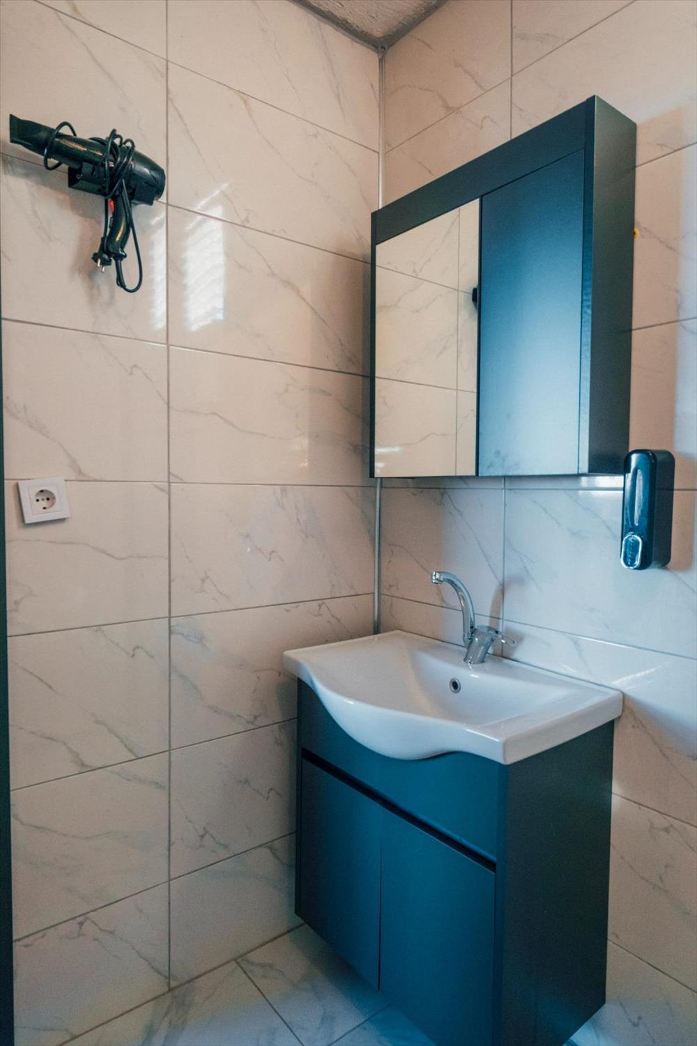 listing card gallery