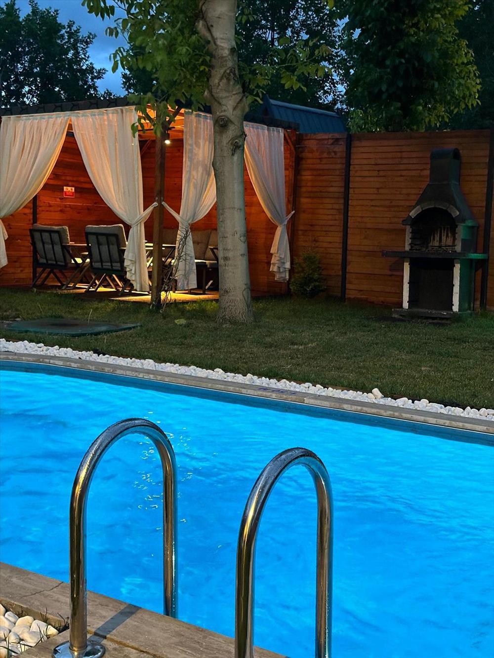 listing card gallery