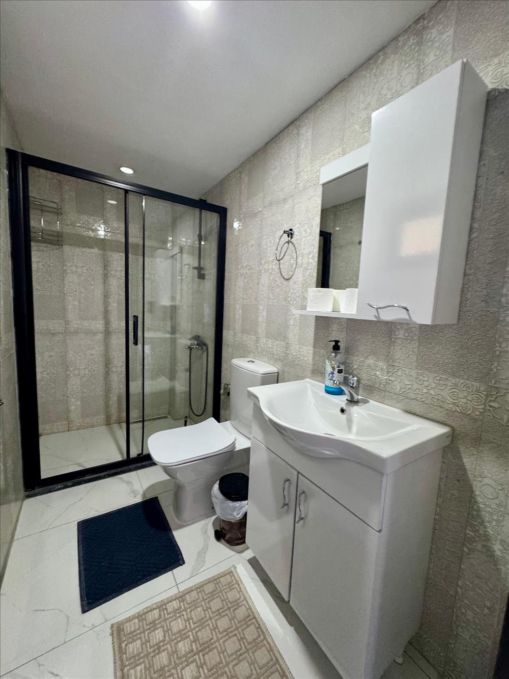 listing card gallery