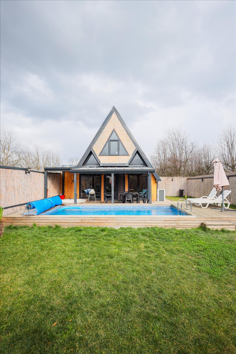 listing card gallery