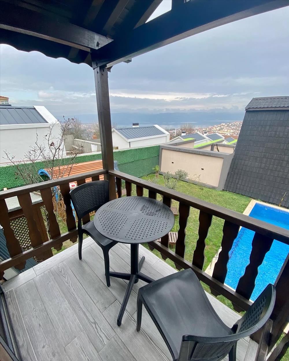 listing card gallery