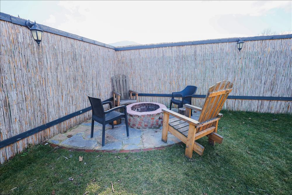 listing card gallery