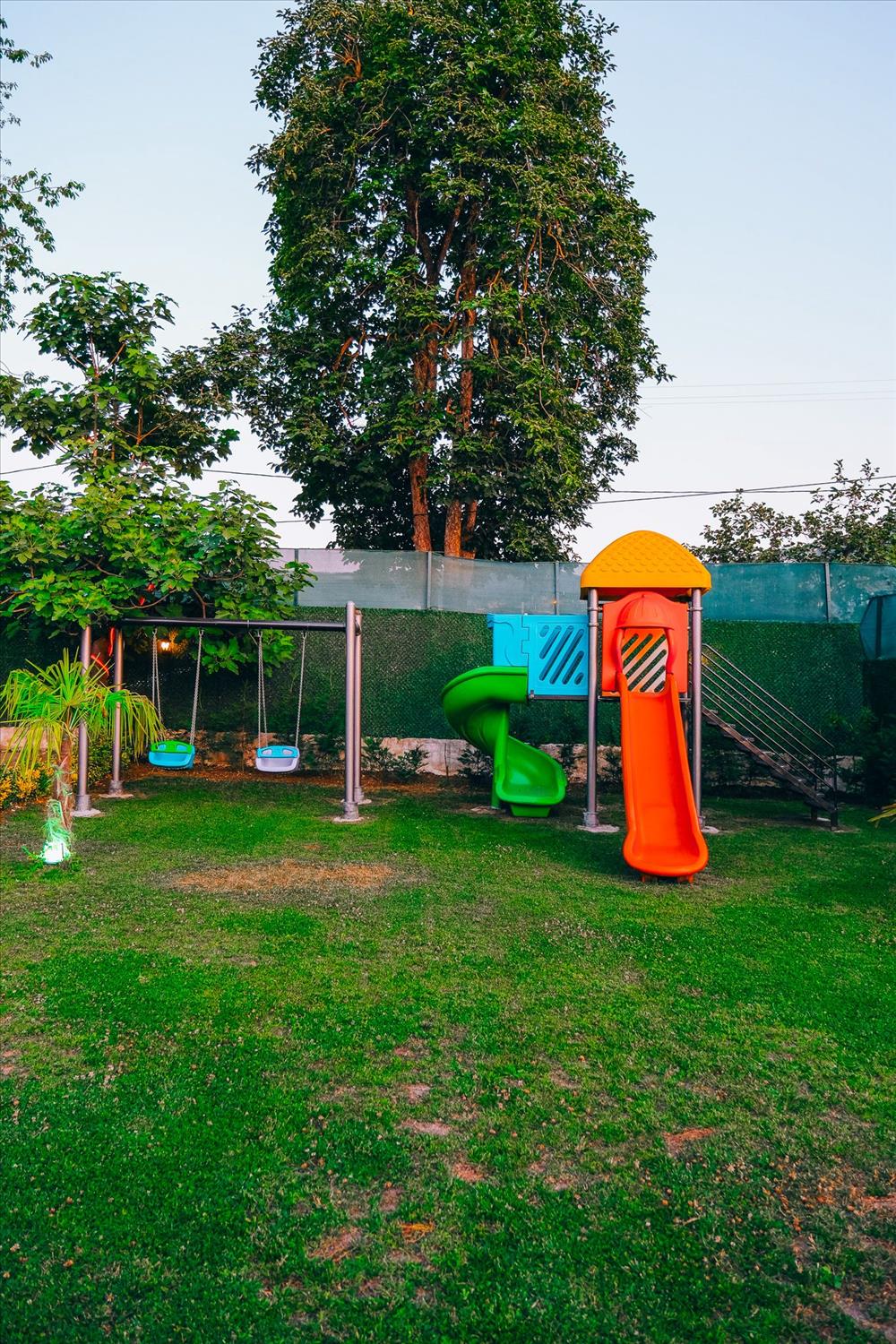 listing card gallery