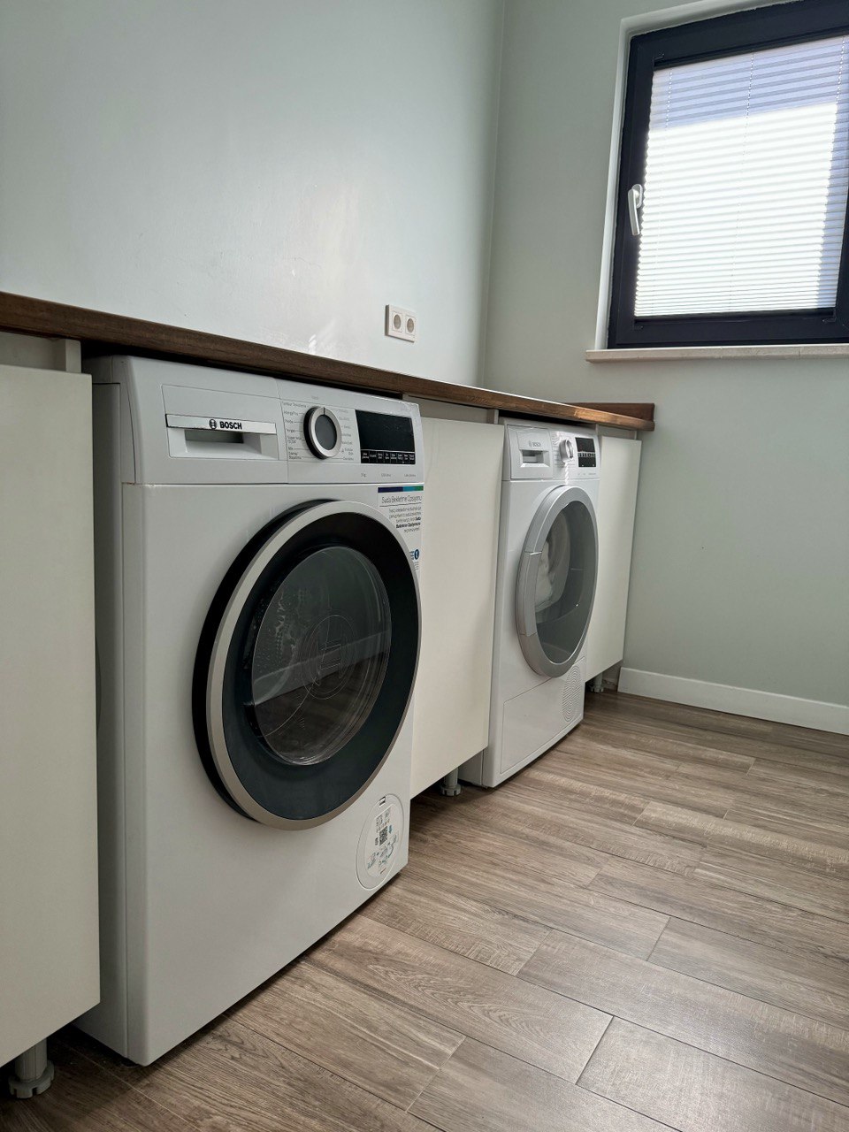 listing card gallery