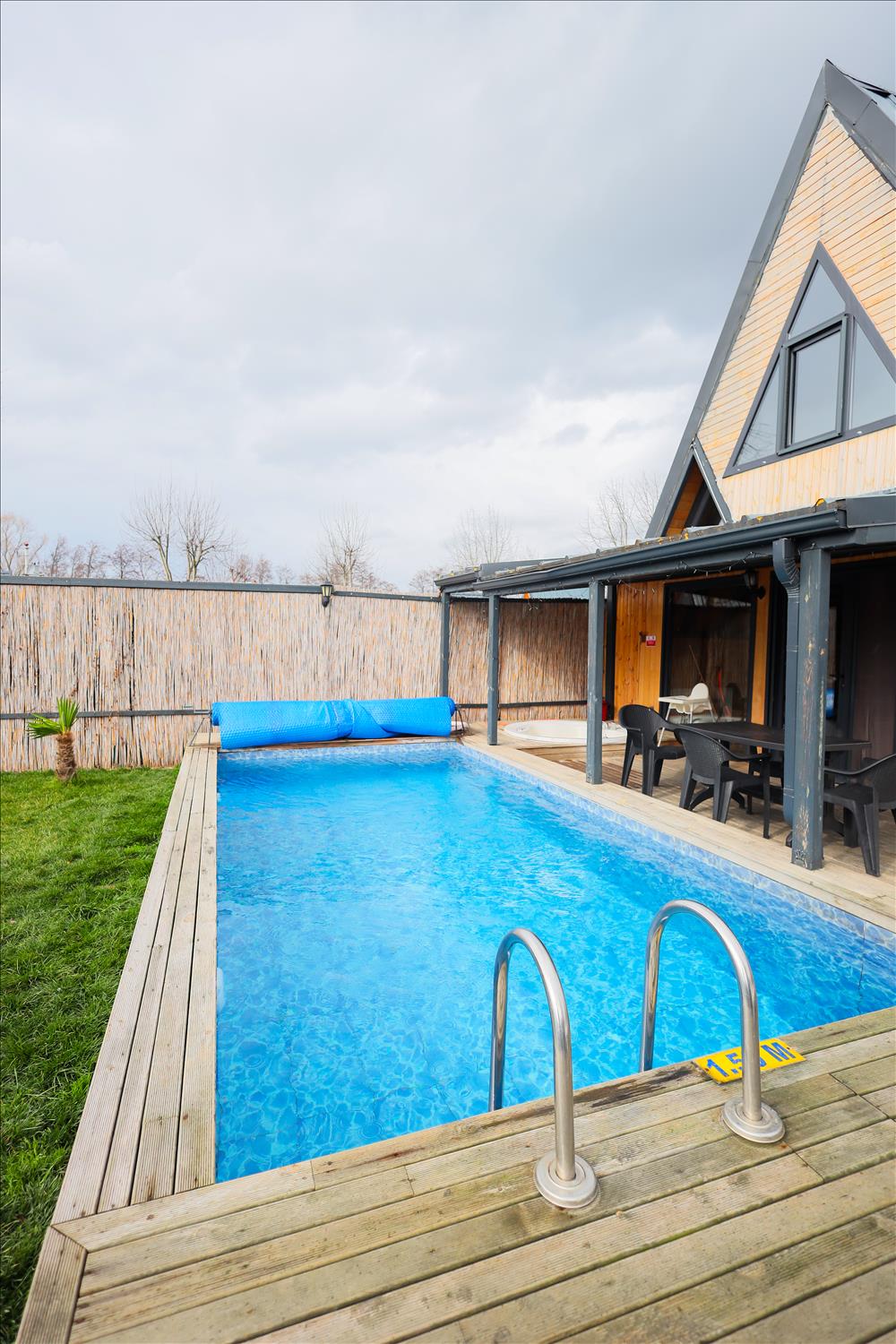 listing card gallery