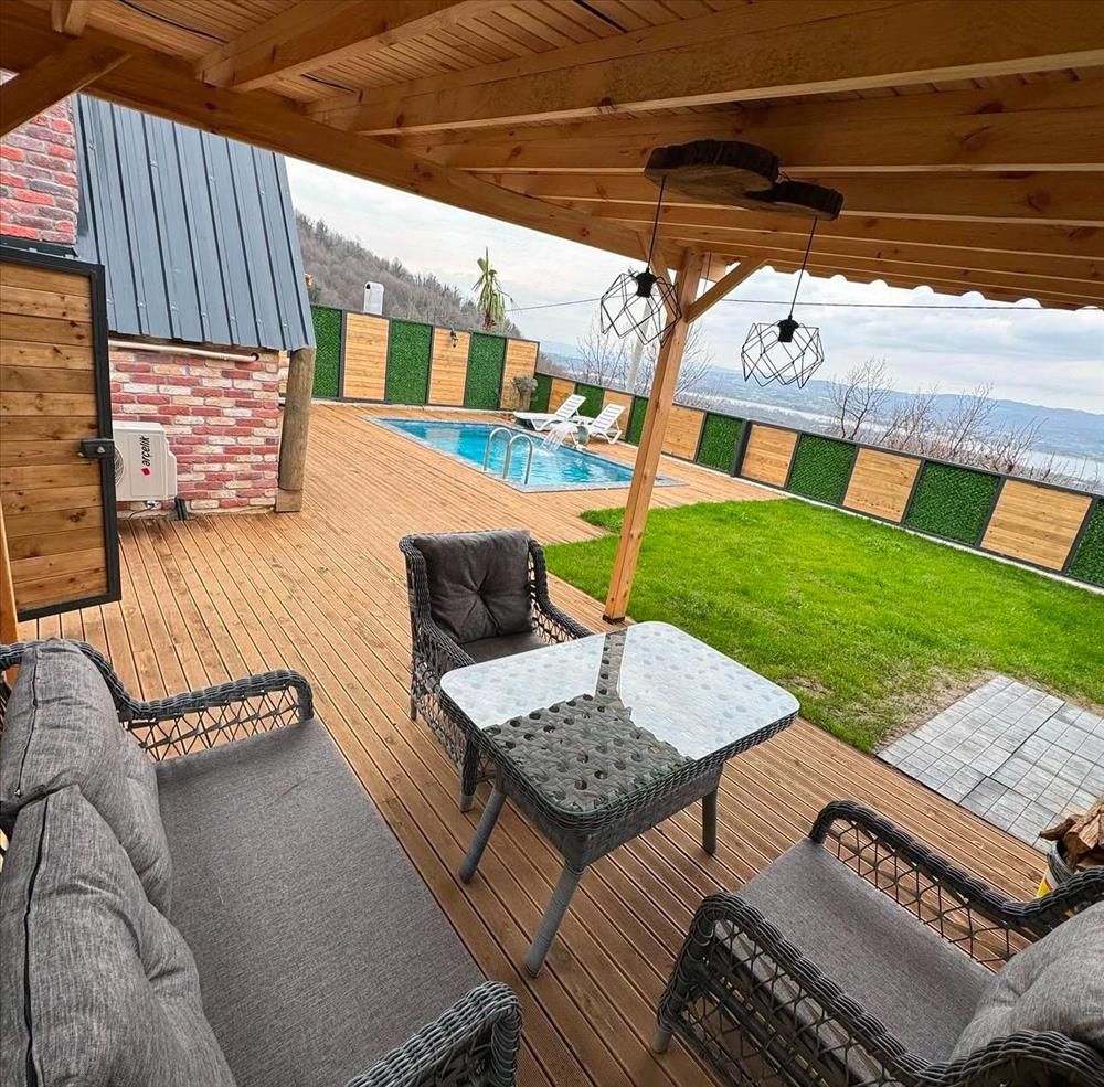 listing card gallery