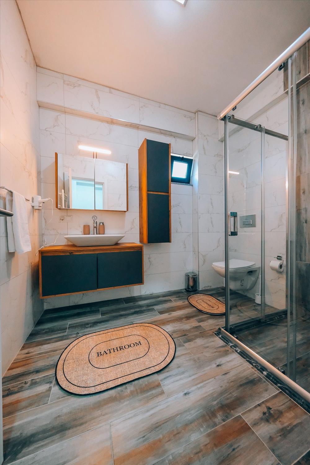 listing card gallery