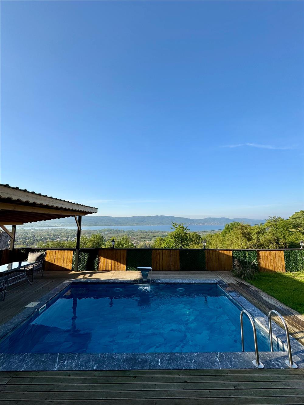 listing card gallery