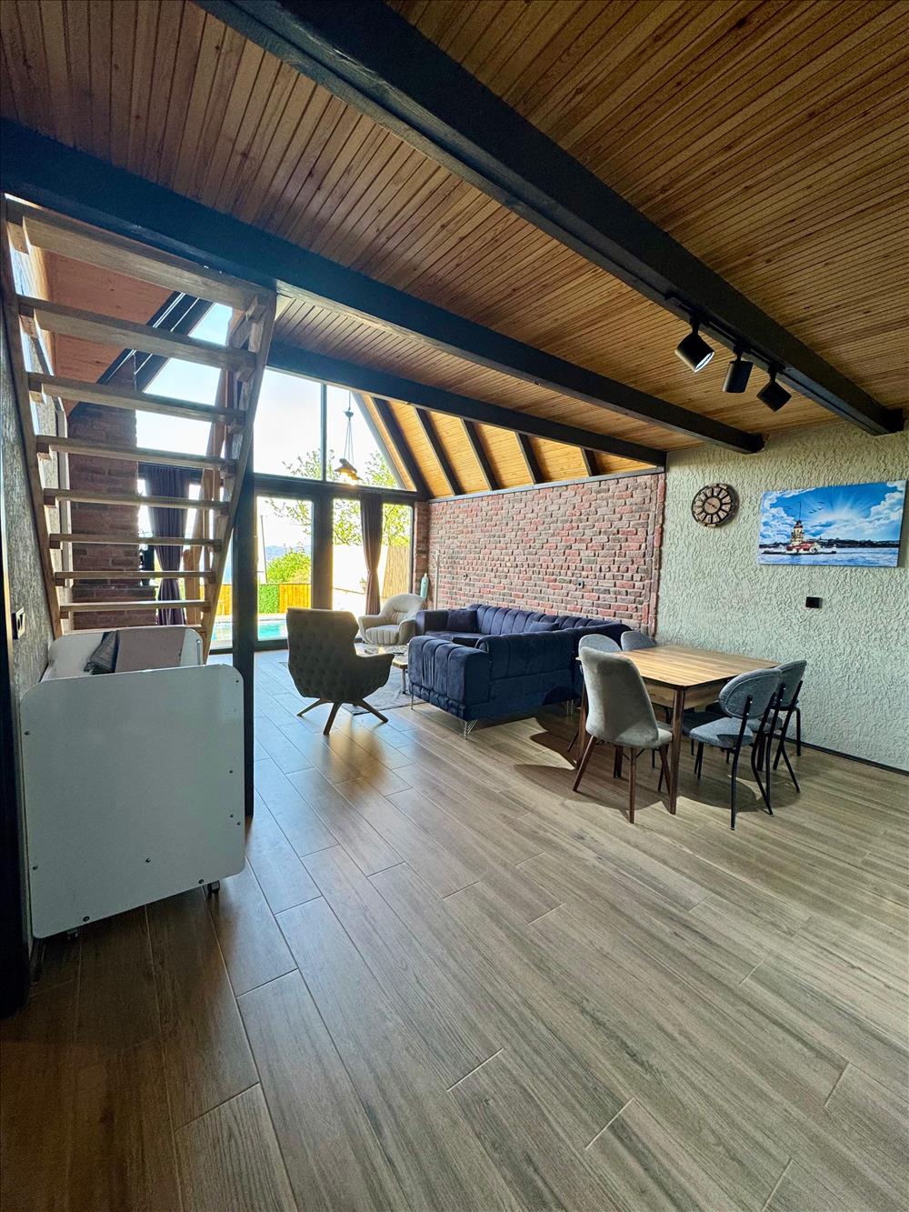 listing card gallery