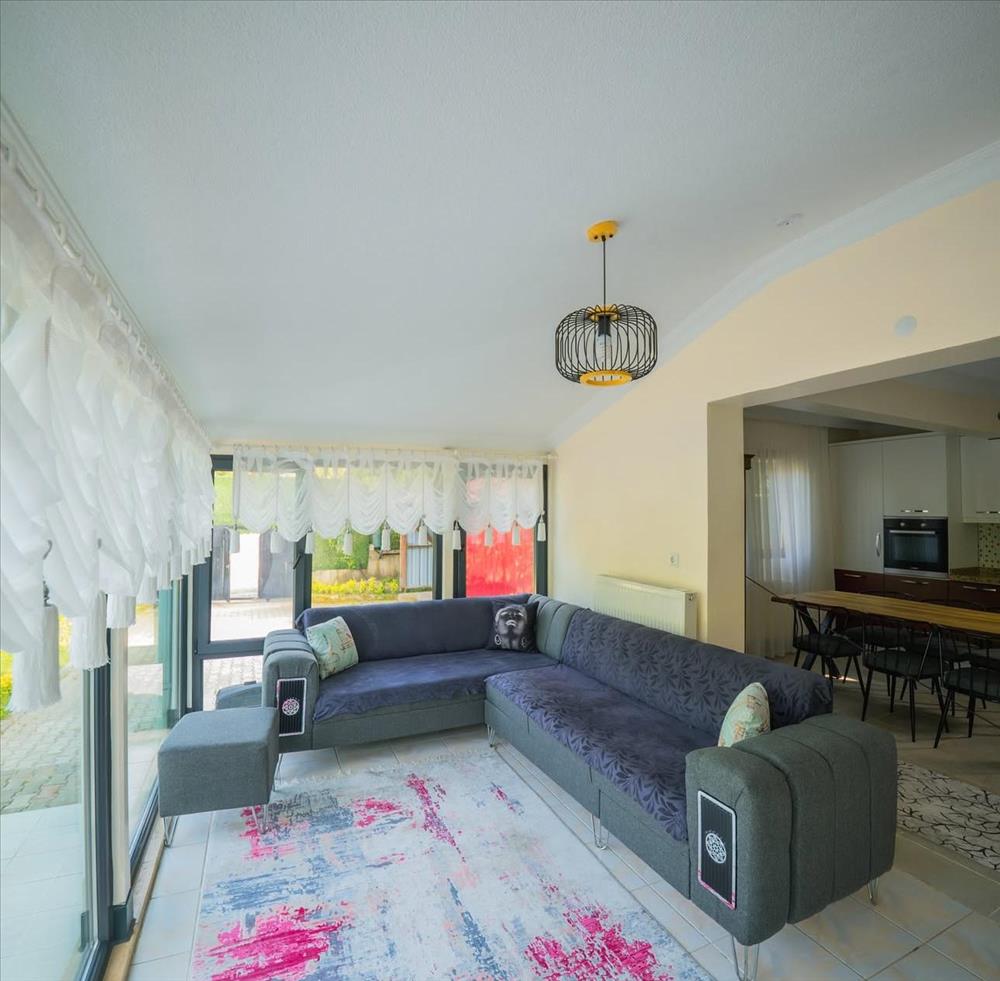 listing card gallery