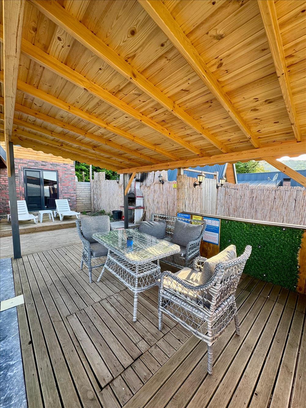 listing card gallery