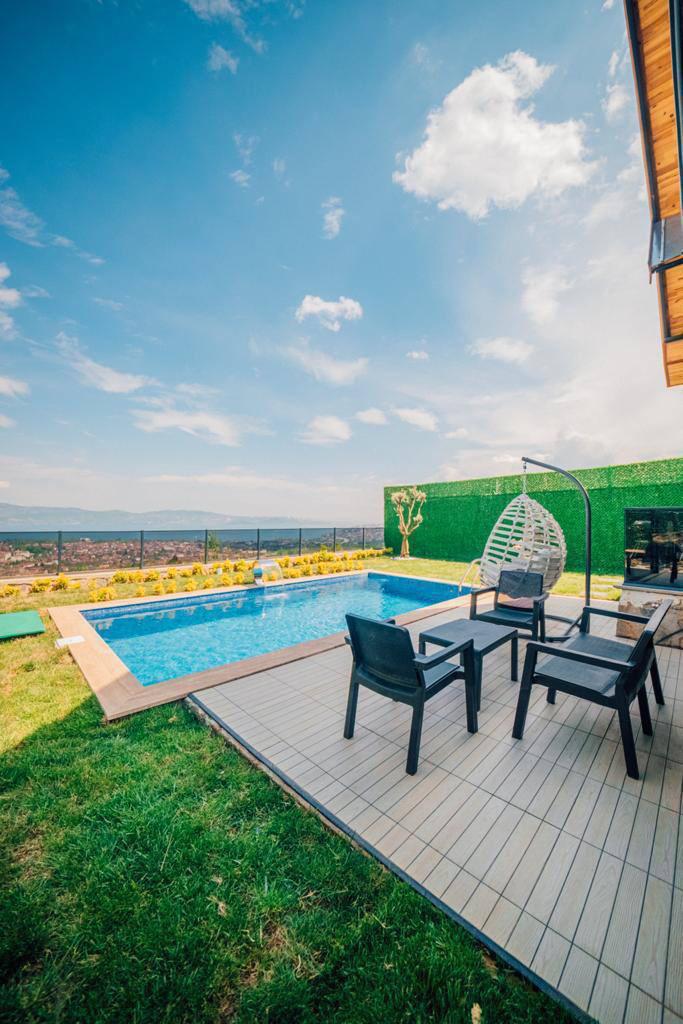 listing card gallery