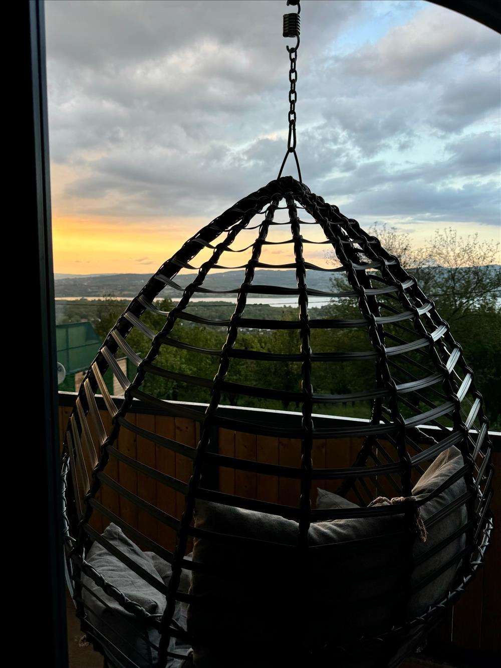 listing card gallery