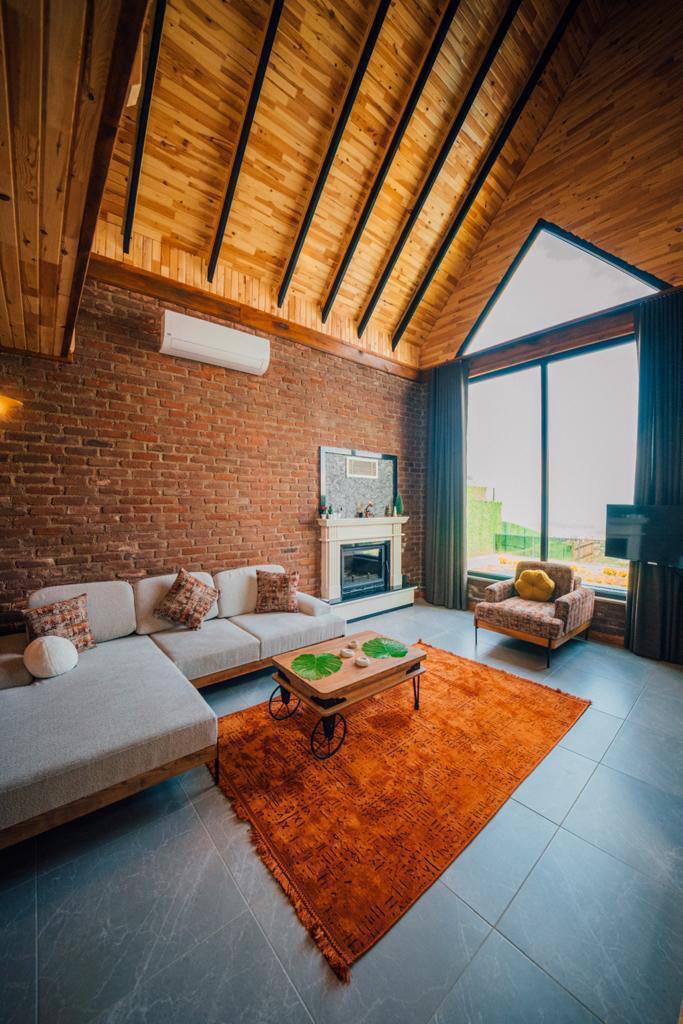 listing card gallery