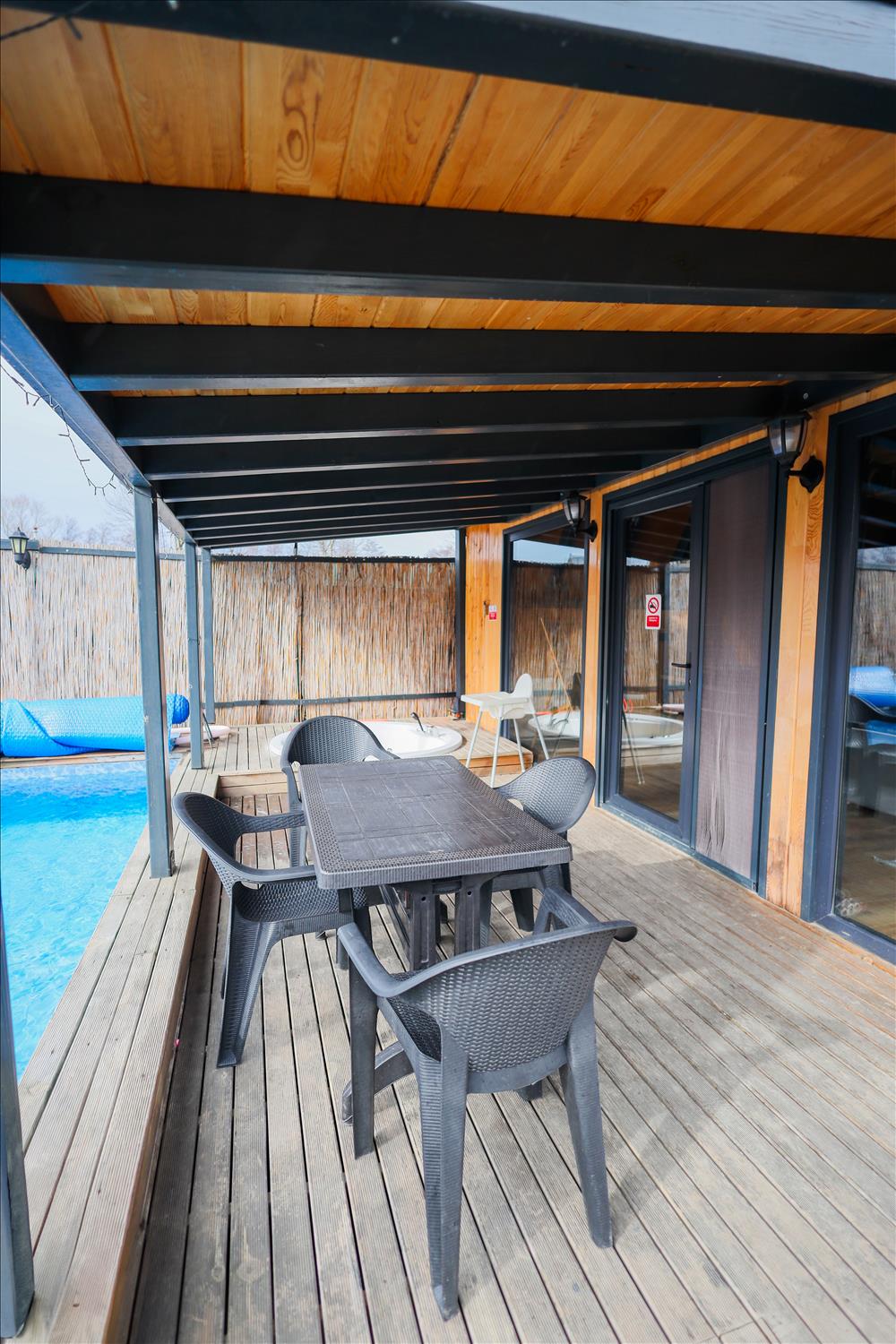 listing card gallery