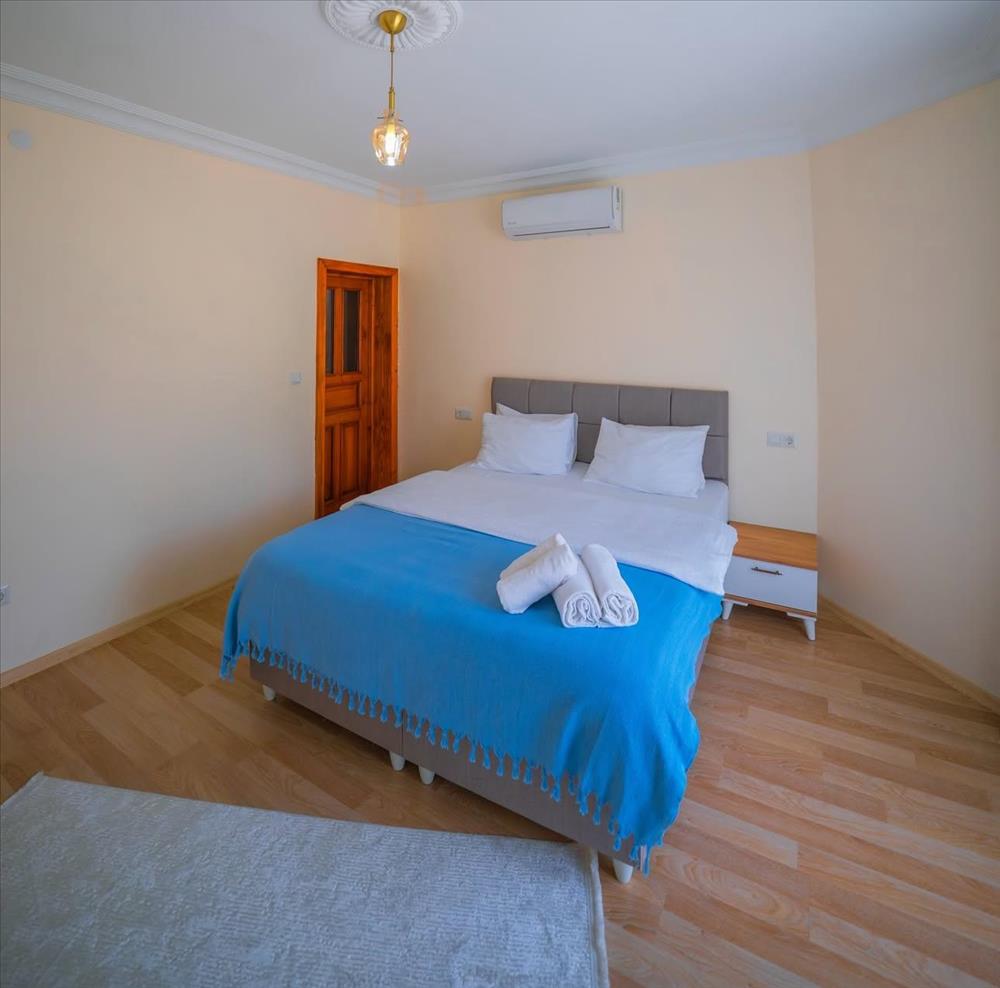 listing card gallery