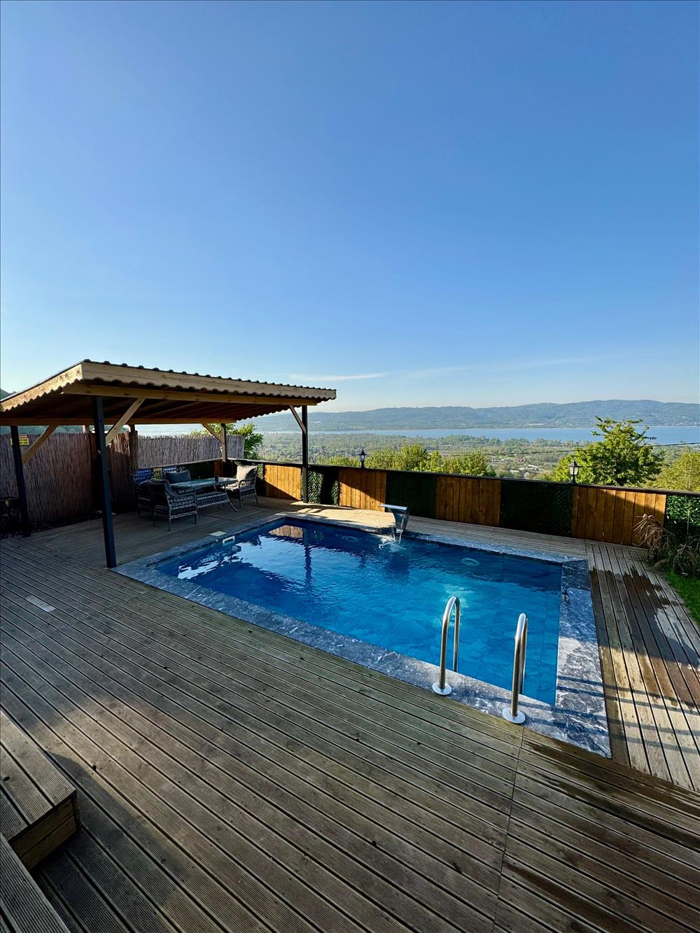 listing card gallery