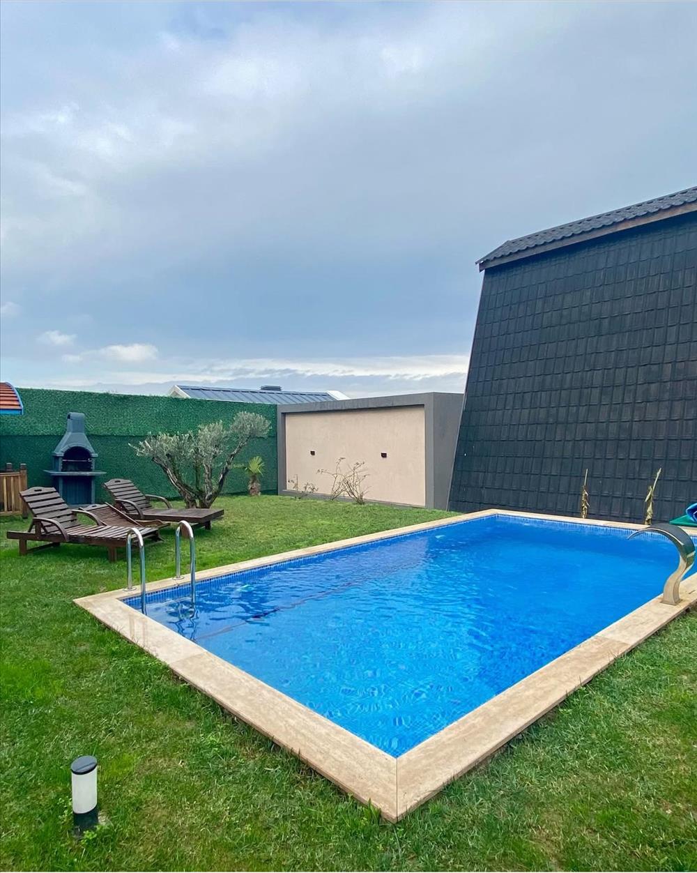 listing card gallery