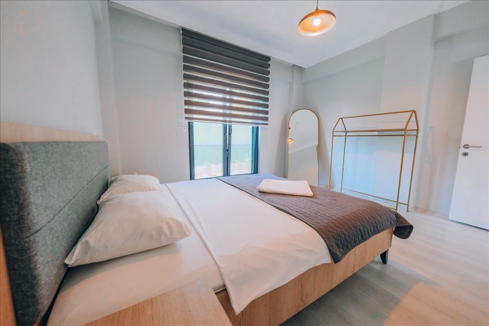 listing card gallery