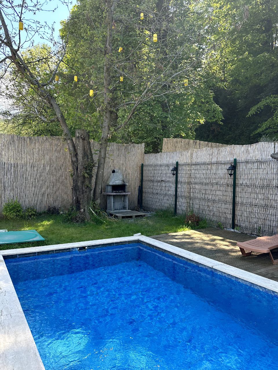 listing card gallery