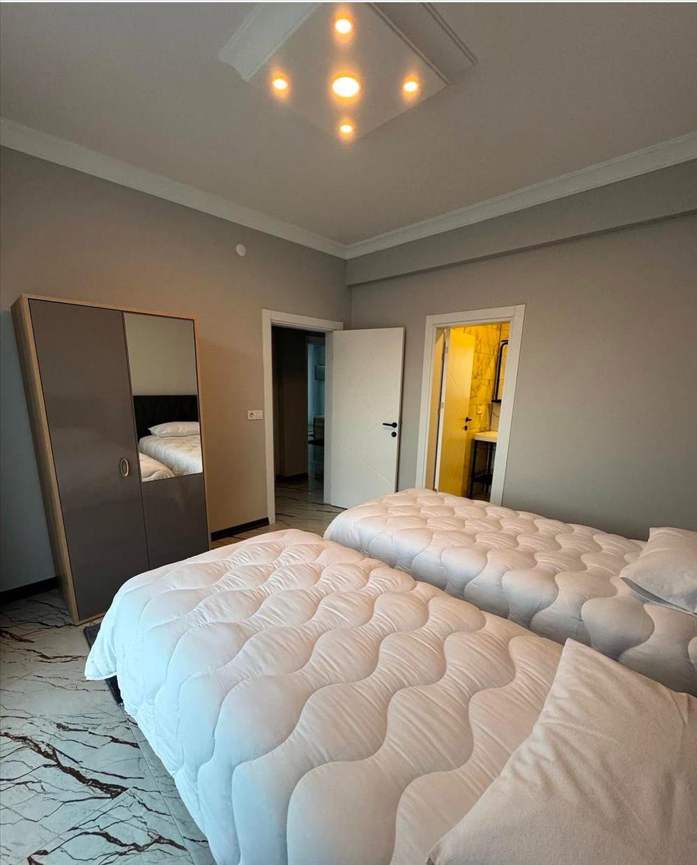 listing card gallery