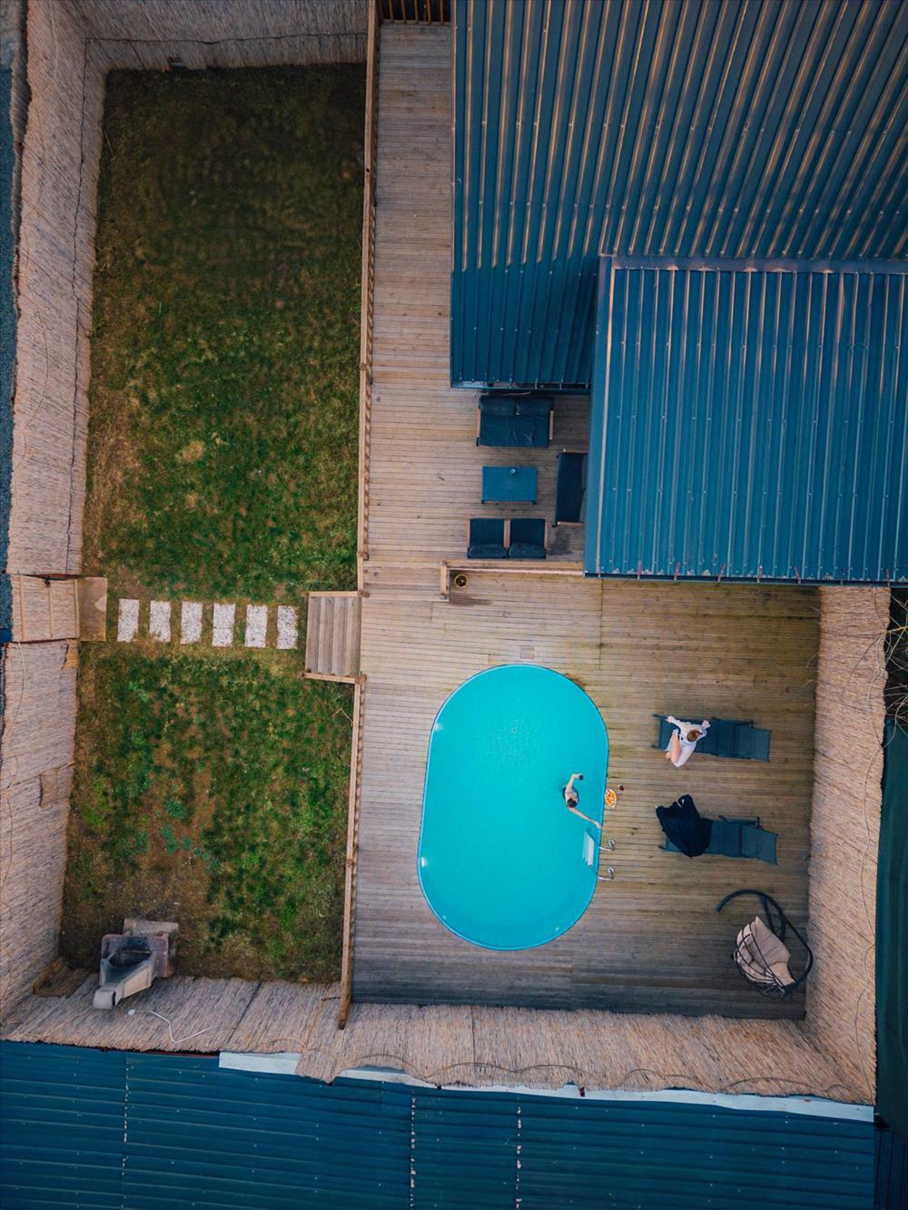 listing card gallery