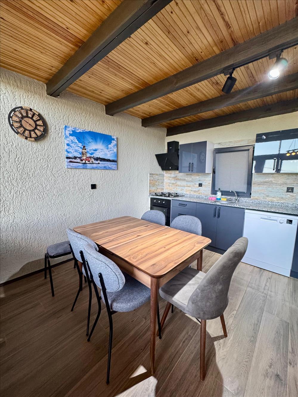 listing card gallery