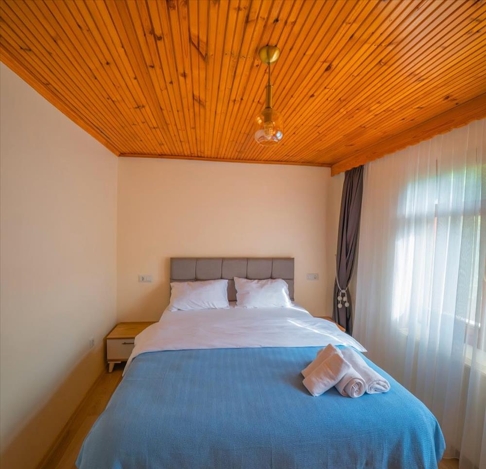 listing card gallery