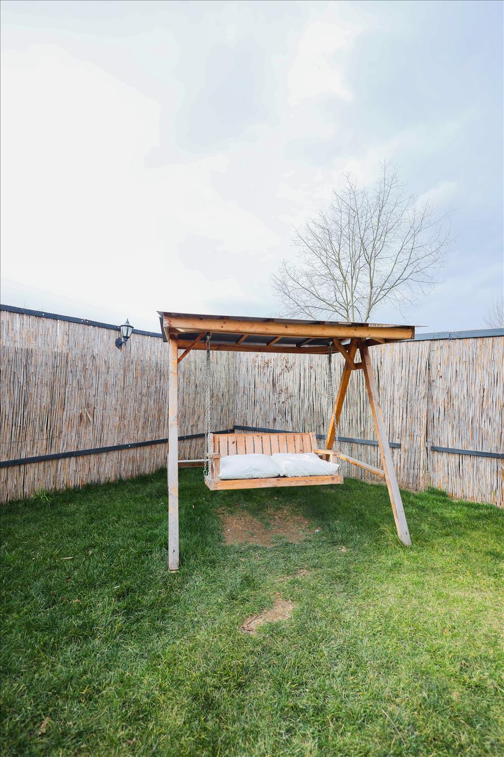 listing card gallery