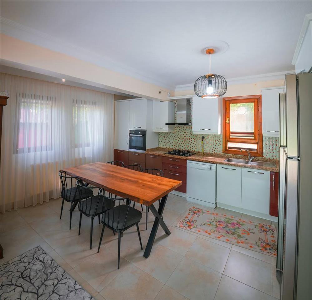 listing card gallery