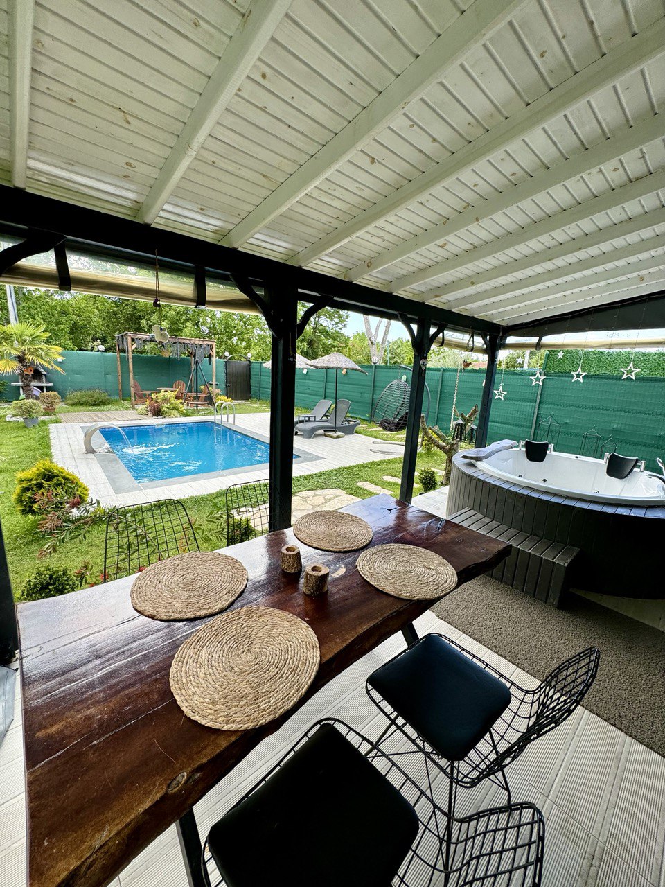 listing card gallery