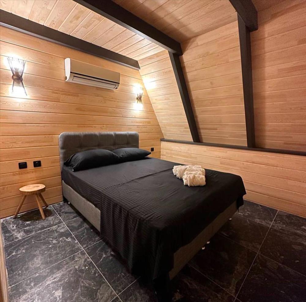 listing card gallery