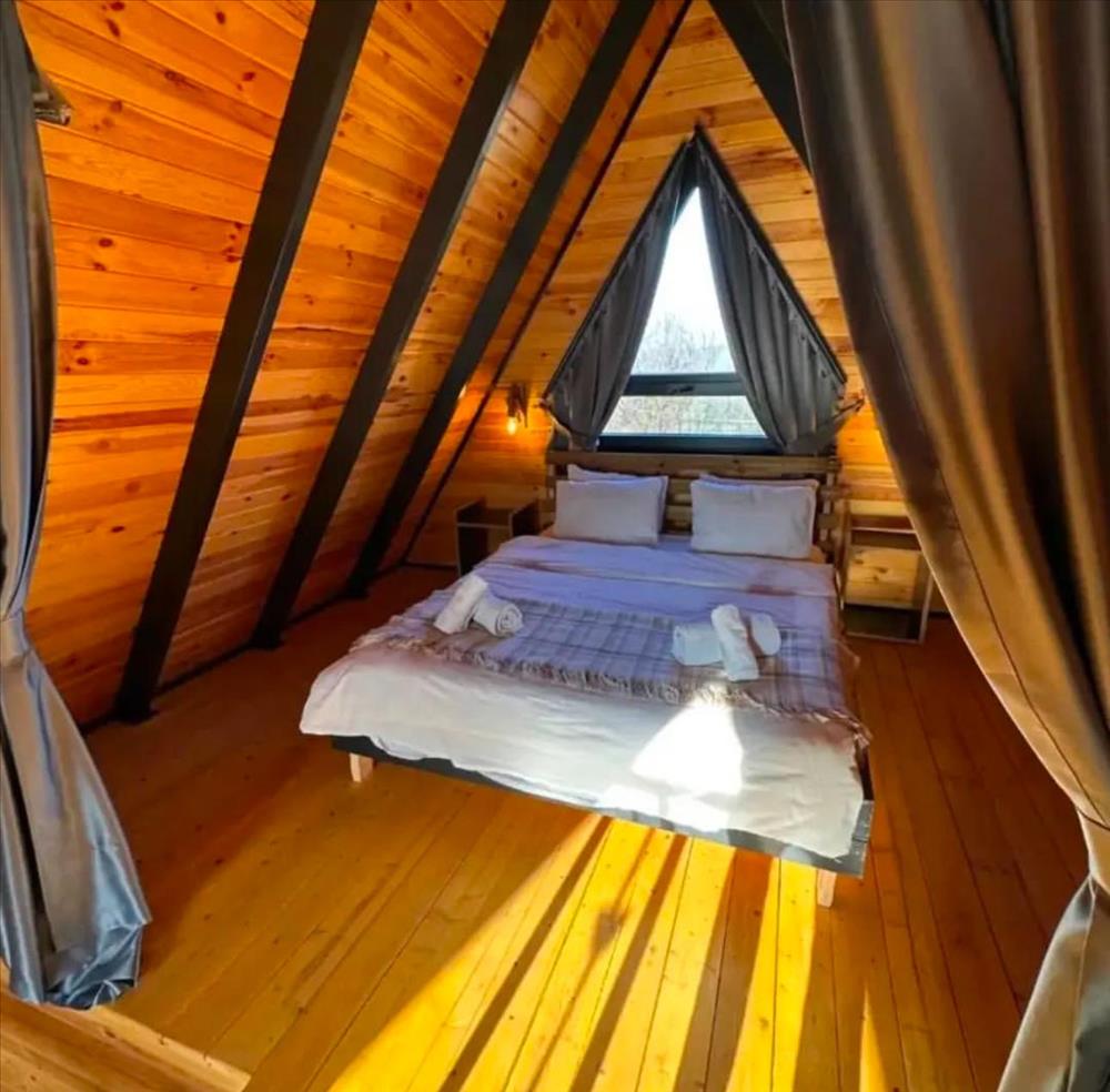 listing card gallery