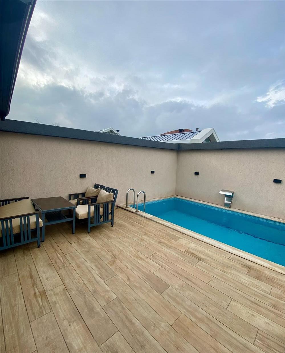 listing card gallery