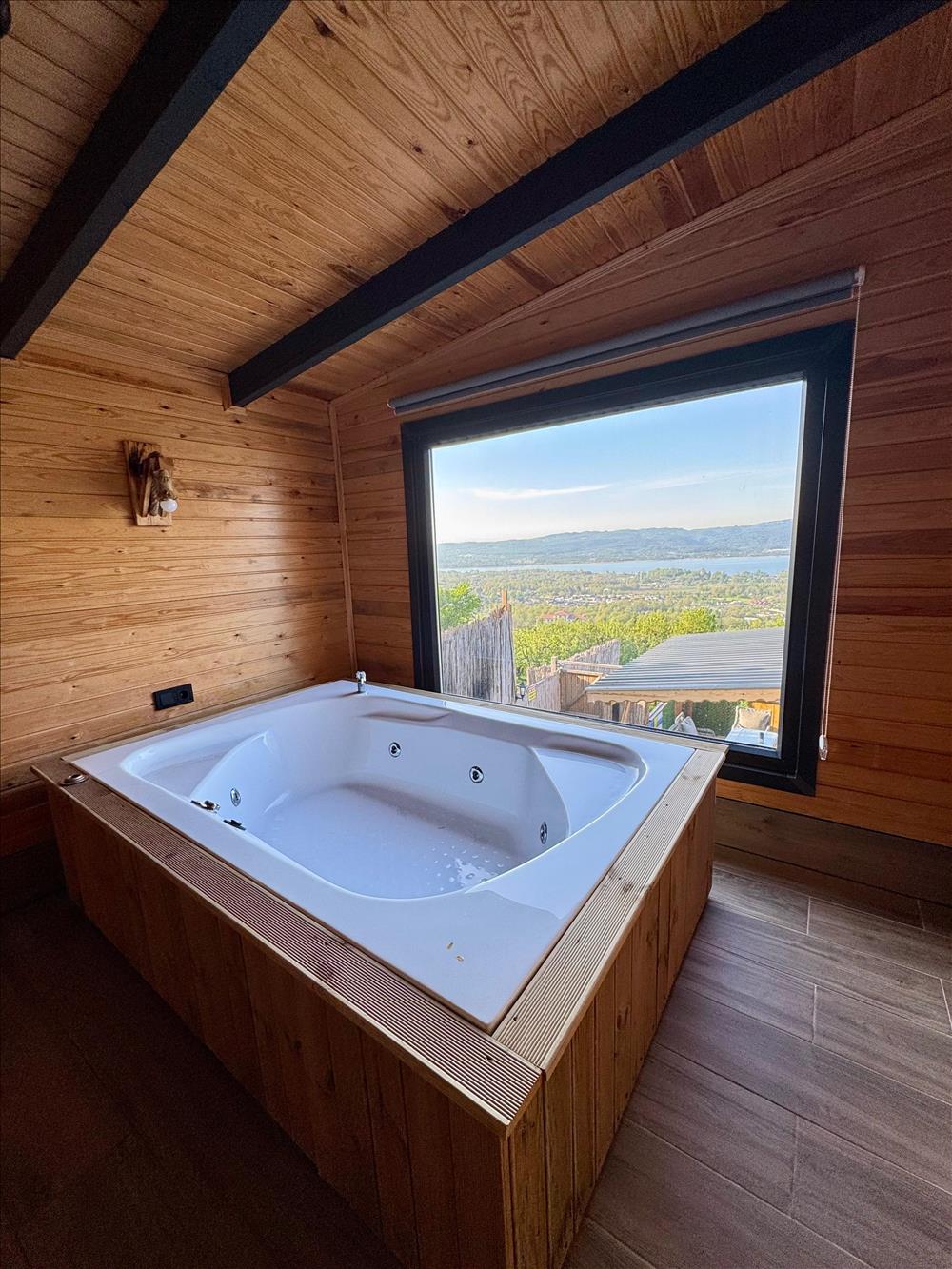 listing card gallery