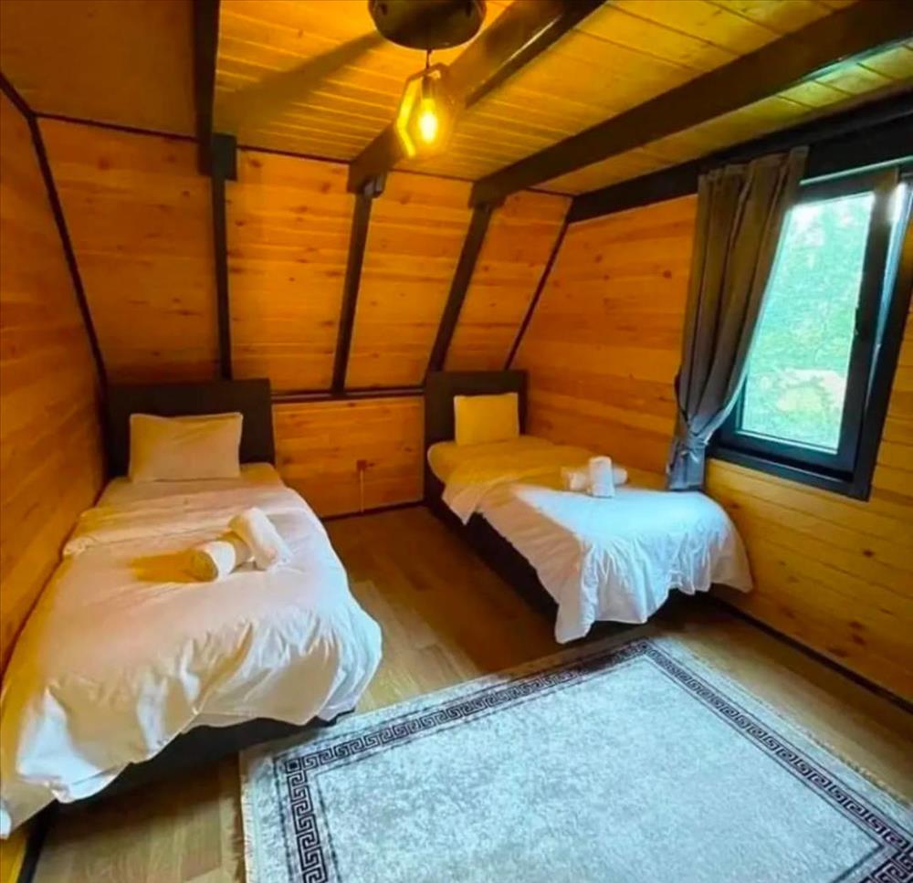 listing card gallery