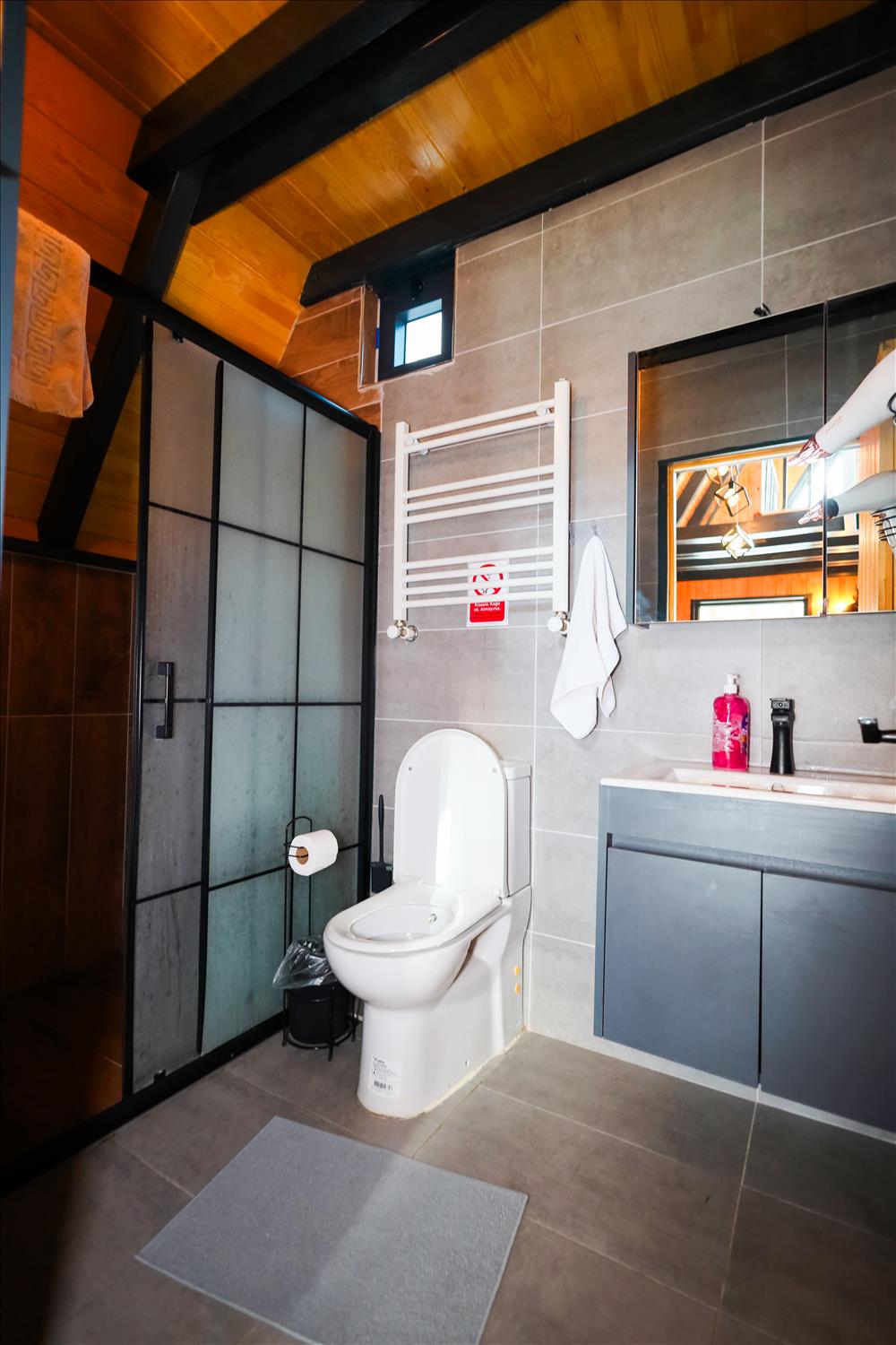 listing card gallery