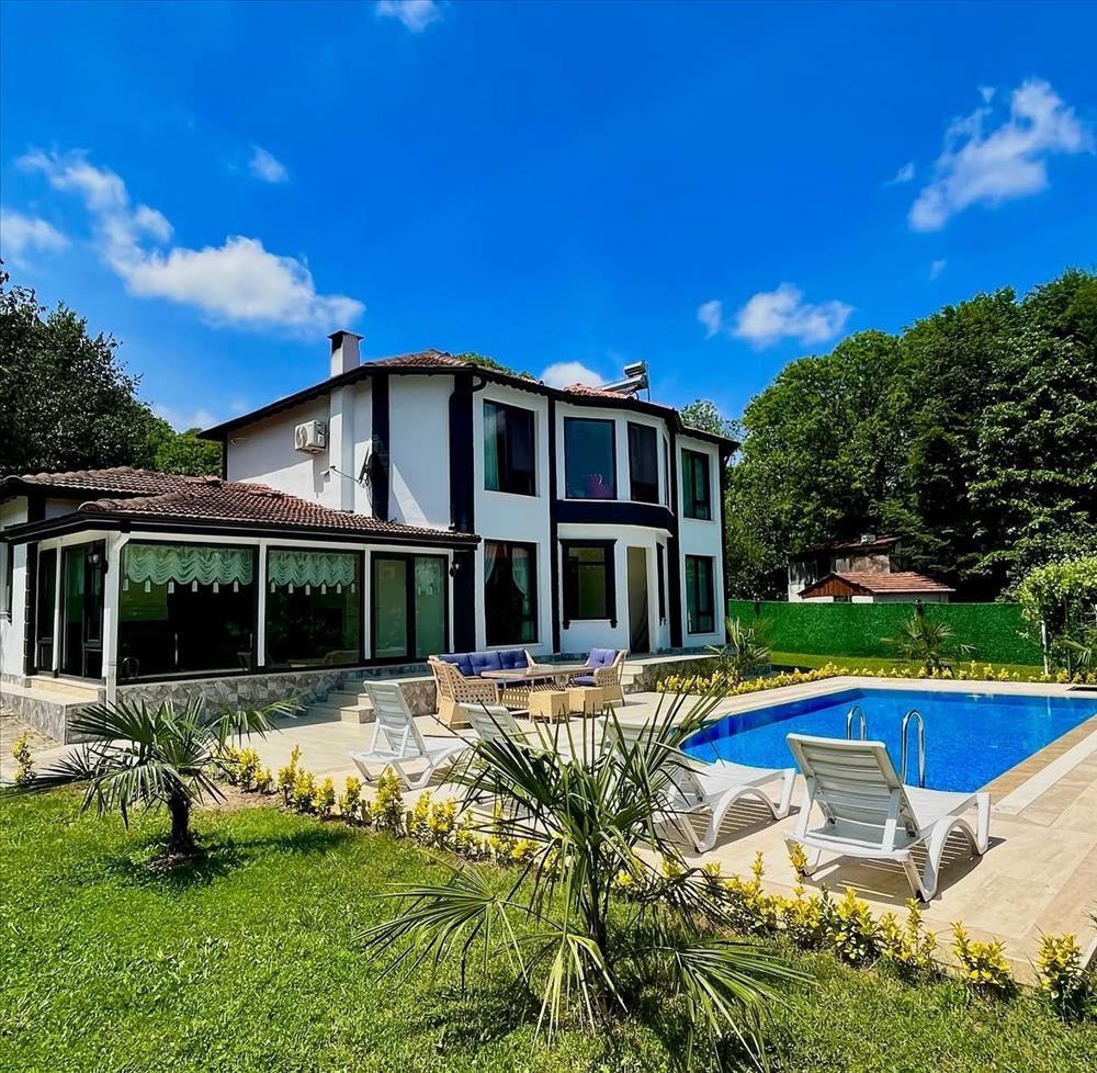 listing card gallery