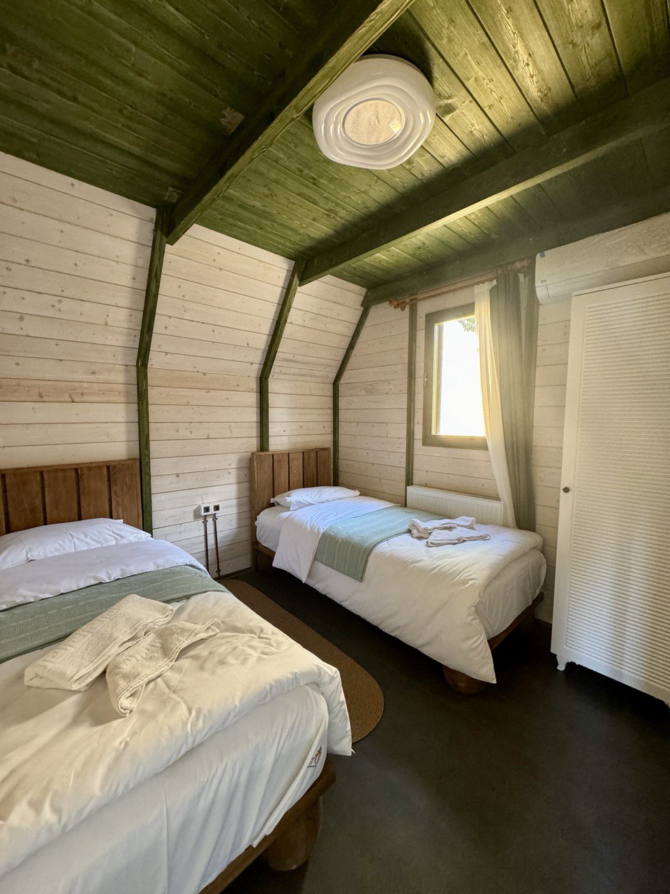 listing card gallery