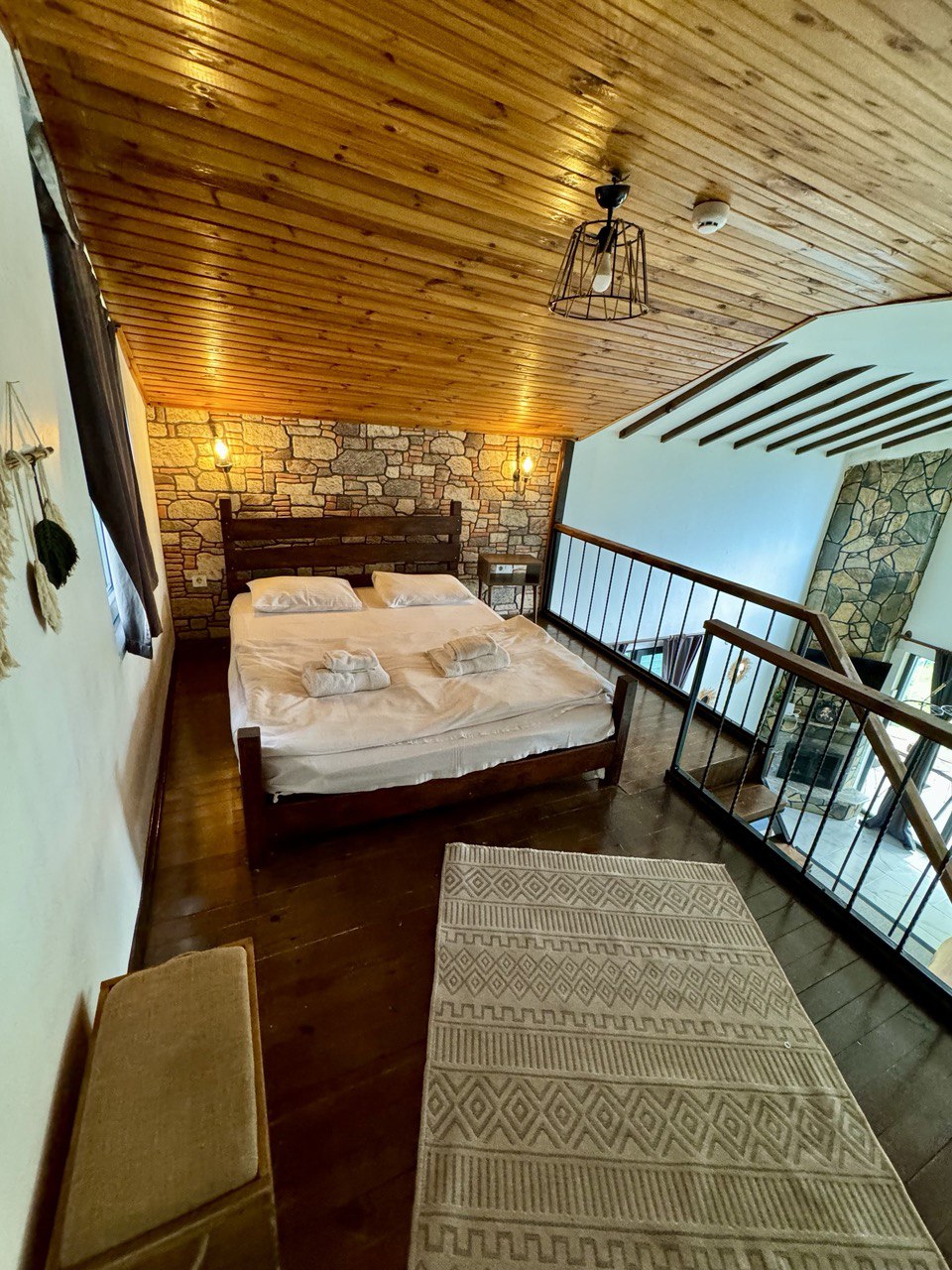 listing card gallery