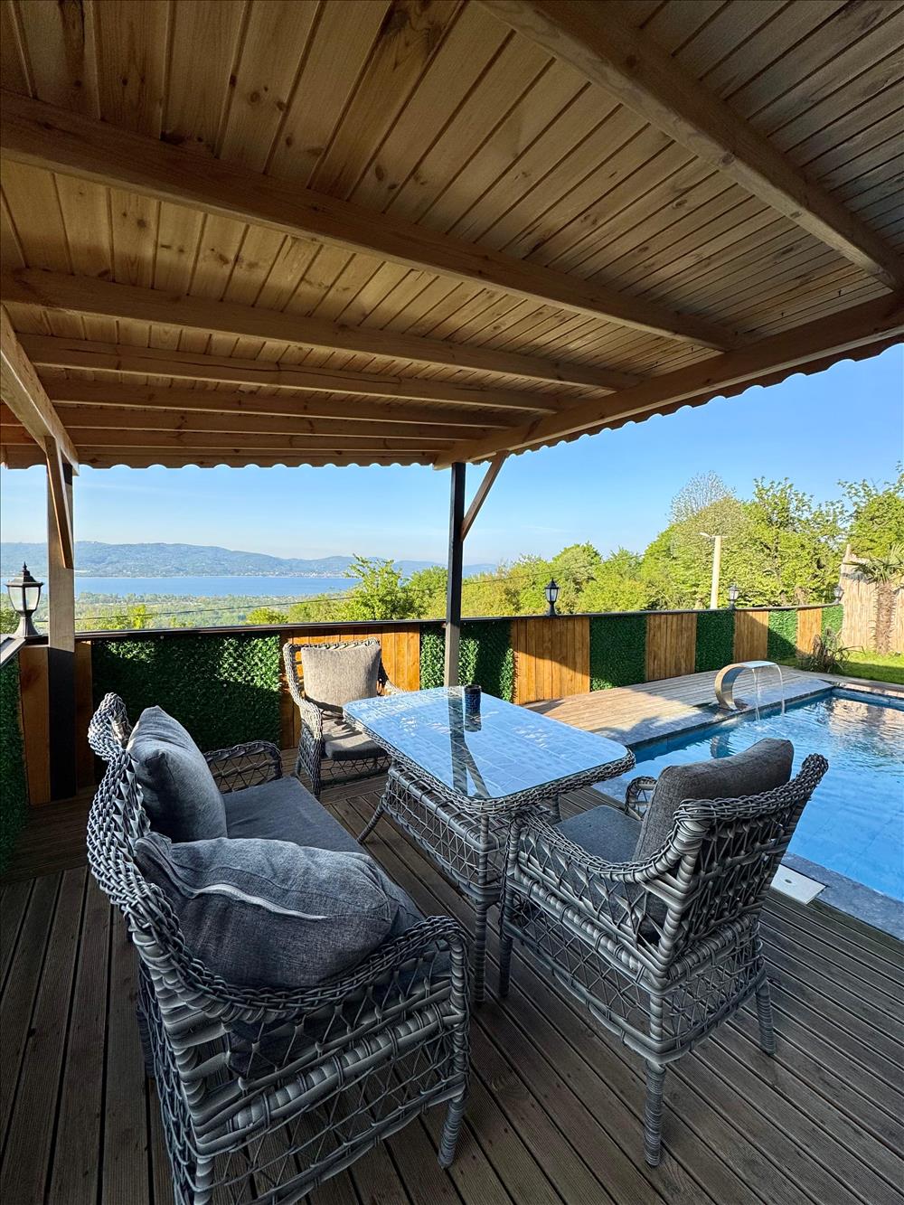 listing card gallery